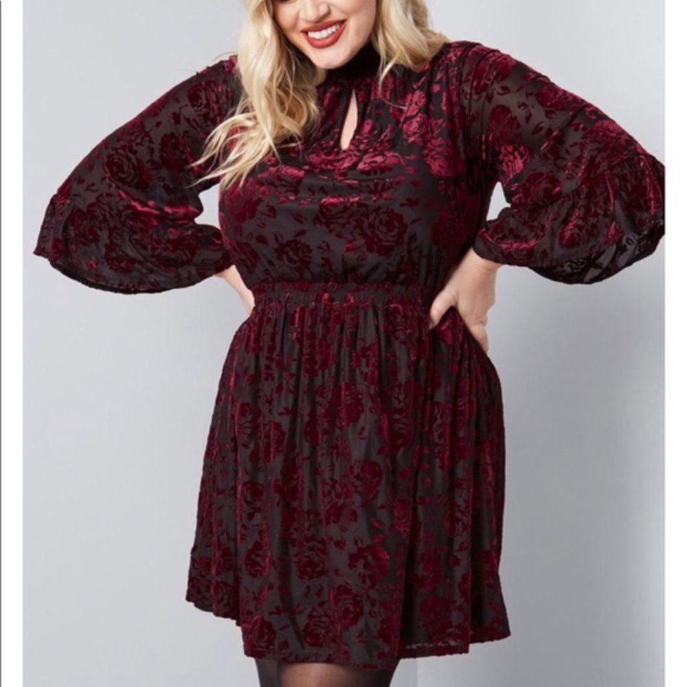 Very Visionary Mock Neck Dress - M